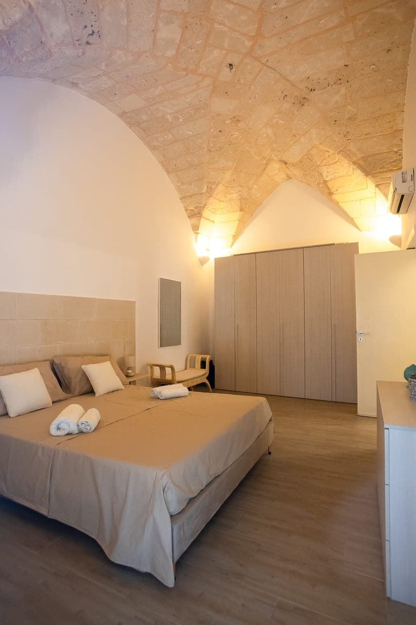 Camera da letto con volta a stella in pietra leccese